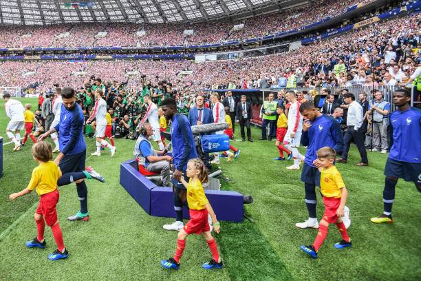 一个名字背 一个名字背