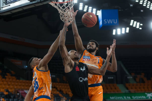 周前暂离赛 周前暂离赛